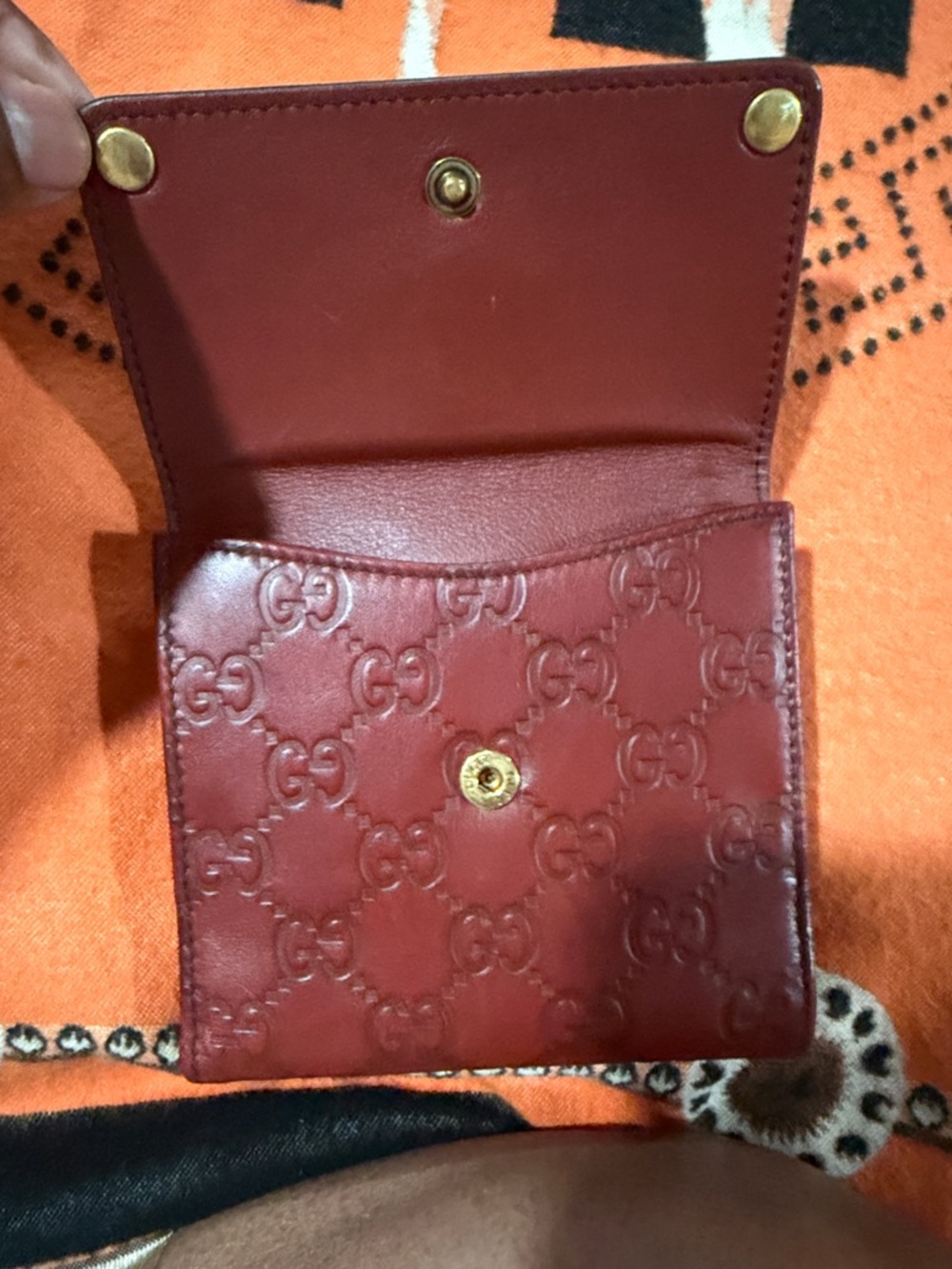 Gucci Burgundy Leather Compact Wallet with Gold Heart Accent - Picture 2 of 5